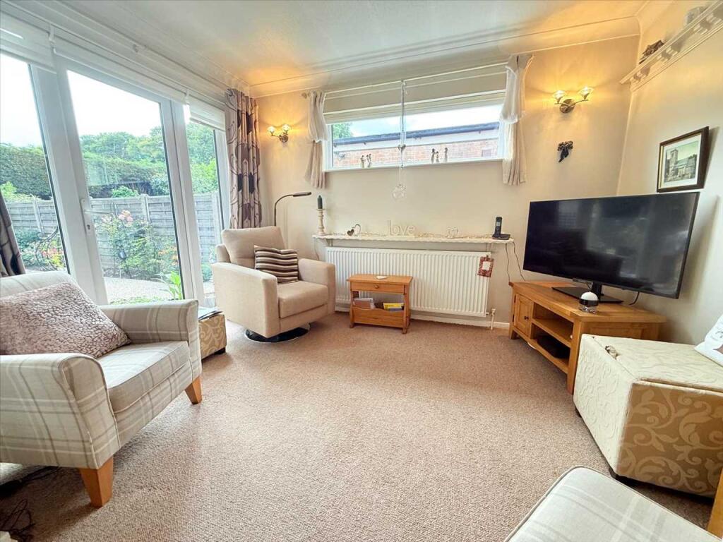 SNUG/SITTING ROOM