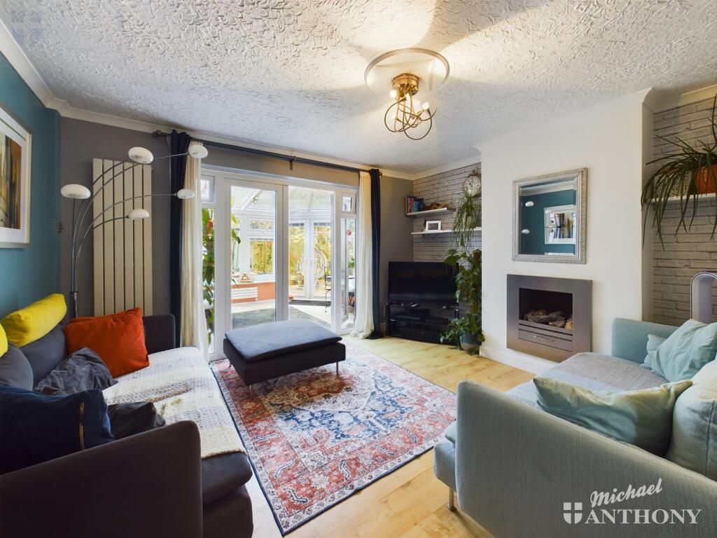 CAM03852G0-PR0137-STILL008