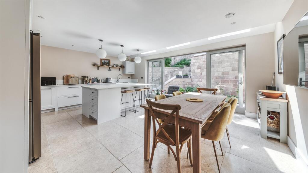 Living Kitchen/Dining Room