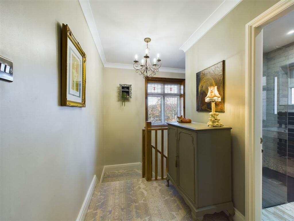 FIRST FLOOR LANDING