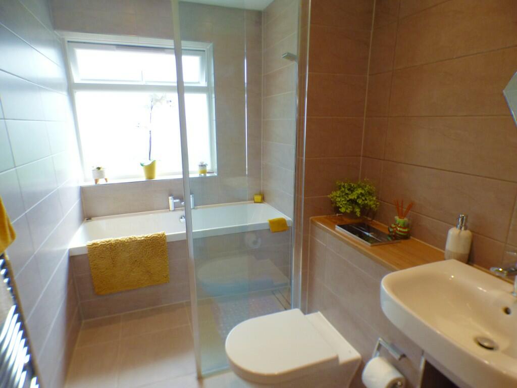 Shower/Bathroom