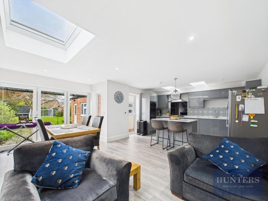 Kitchen / Dining Area