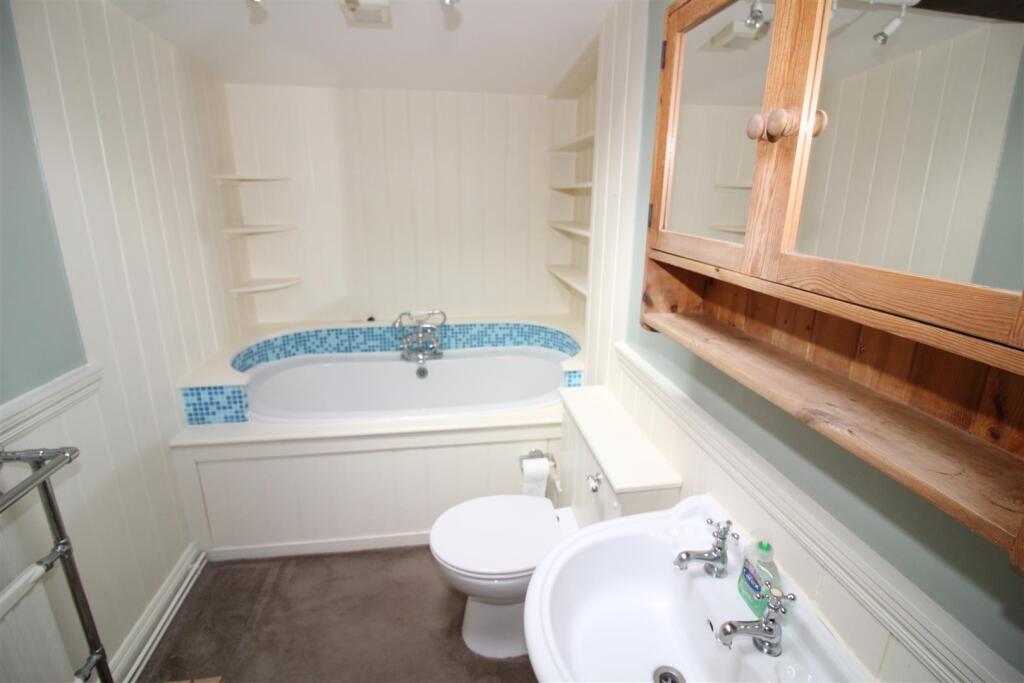 The Coneys - family bathroom.JPG