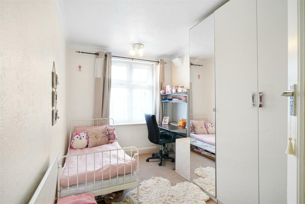 19 The Crescent - kZYEv4Otu3oRaGheRszx.jpg