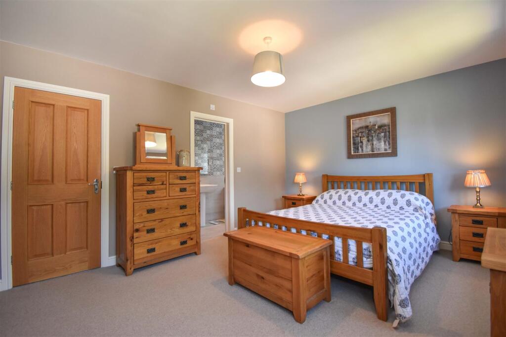 2 Goldington Drive Bedroom 1b.jpg