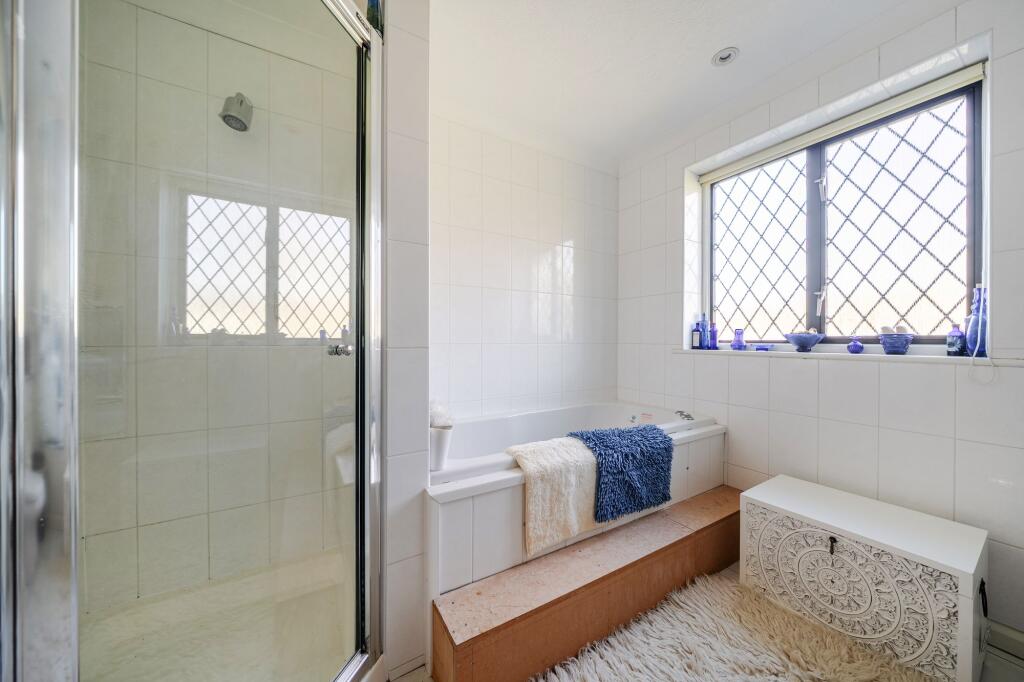 En-Suite Bathroom
