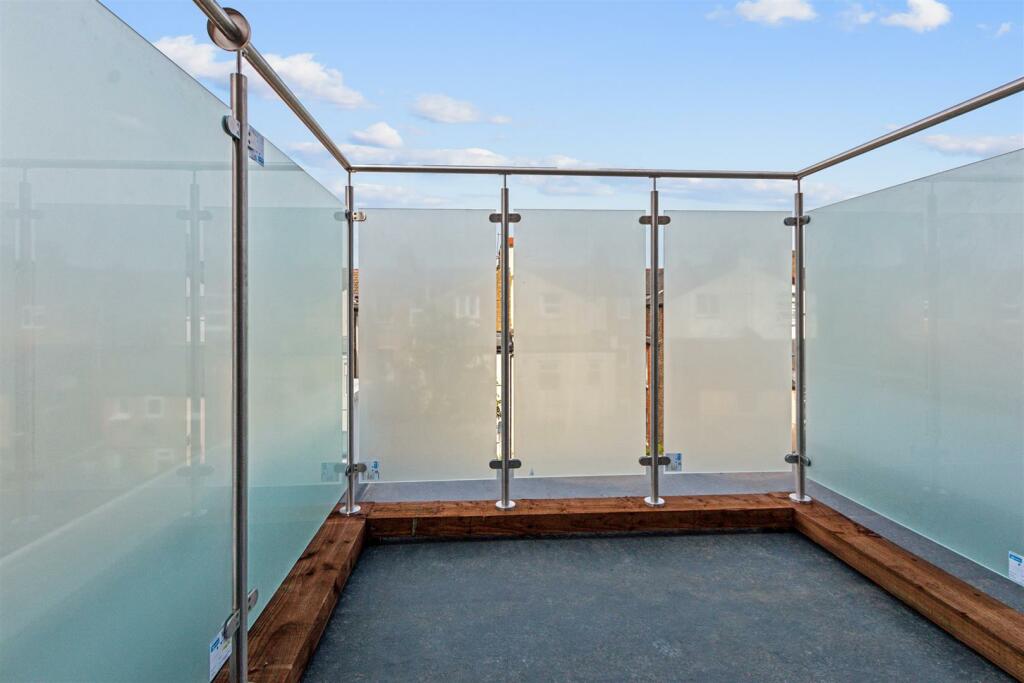 Flat 3 20 Coverton Road balcony.jpg