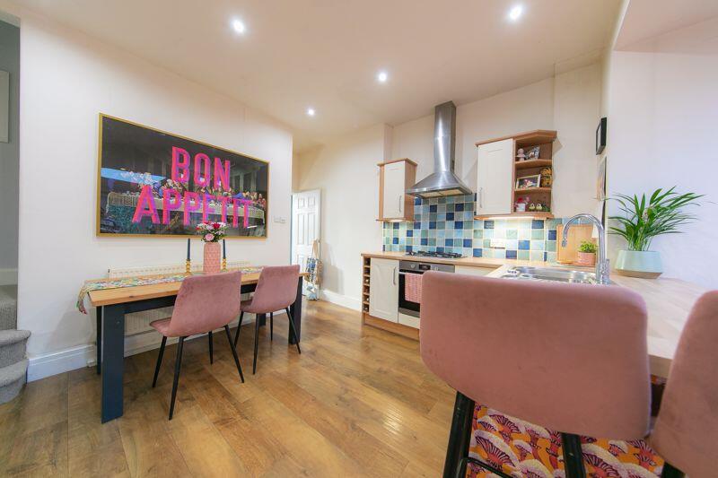 Kitchen &amp; dining space