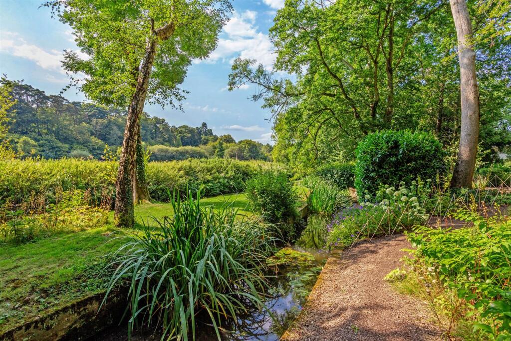 76950_3 The Courtyard Moor Park (35)_low.jpg