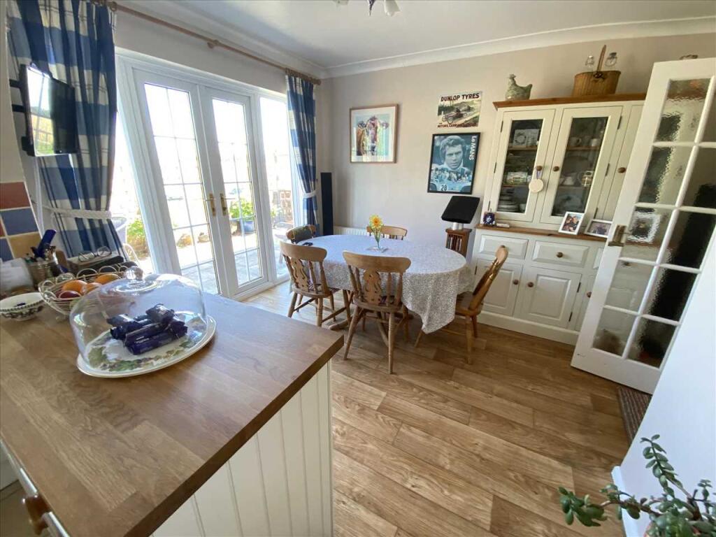 Dining Area: