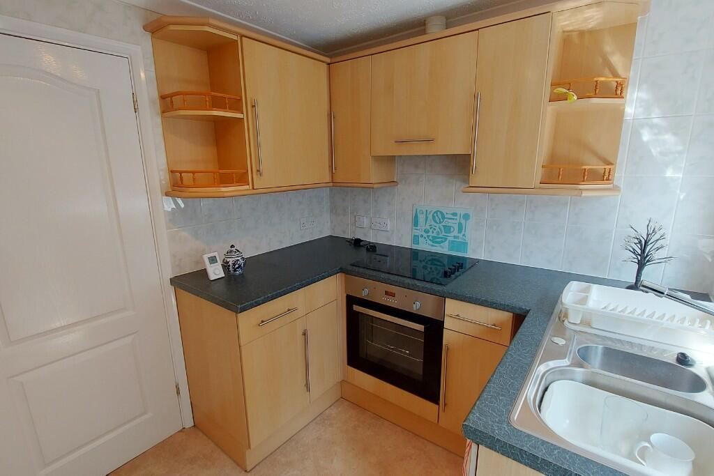 9' Fitted Kitchen 