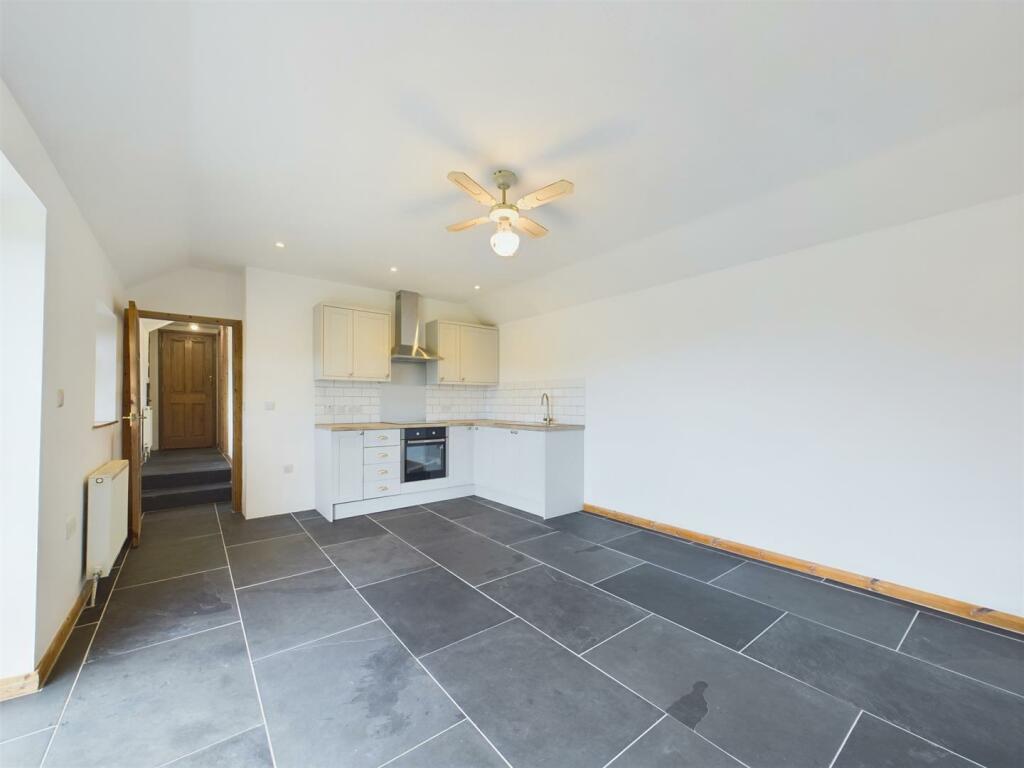 Kitchen / Lounge