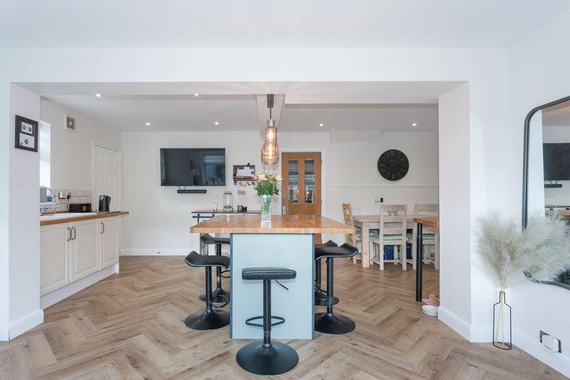 OPEN PLAN LIVING DINING KITCHEN