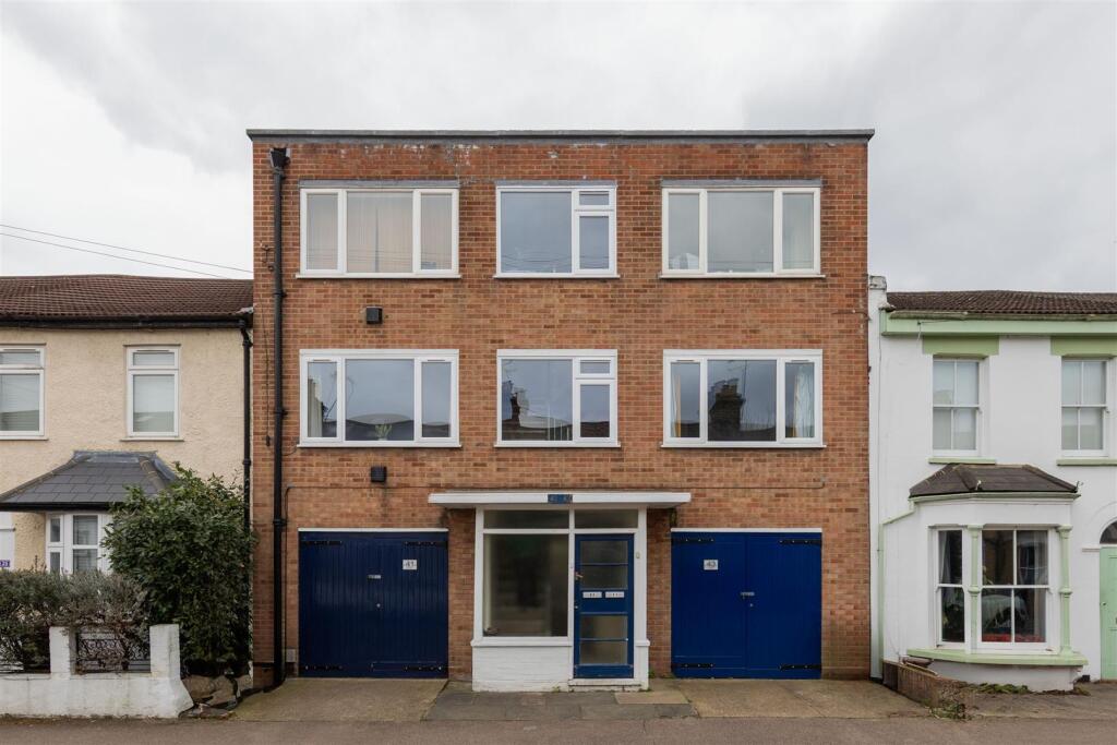 Woodville Road E17
