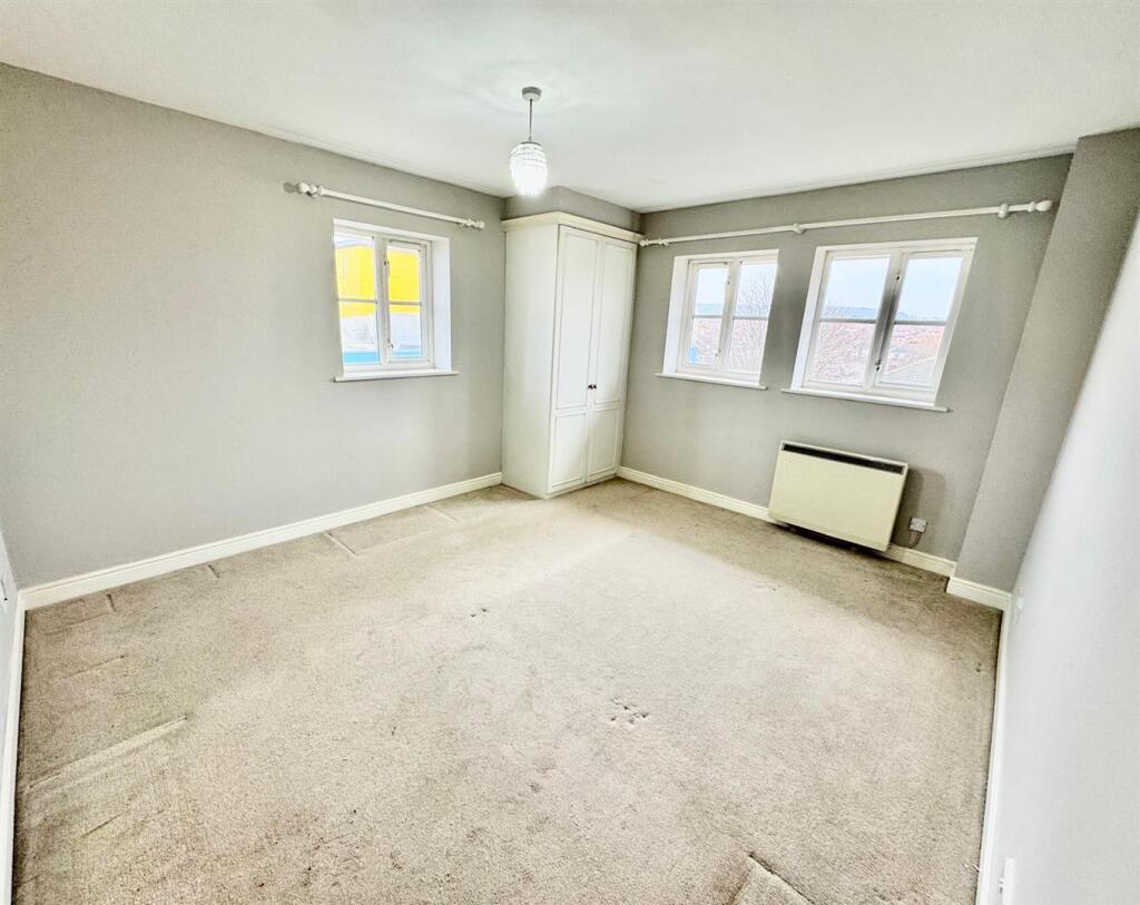 Bedroom 1.jpg