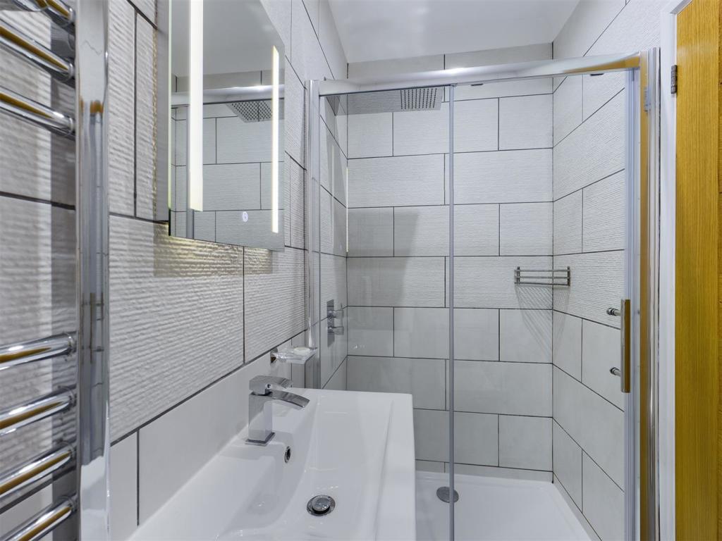 En-Suite 1.jpg