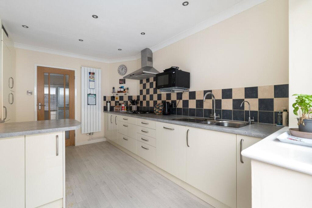 Kitchen/Breakfast Rm