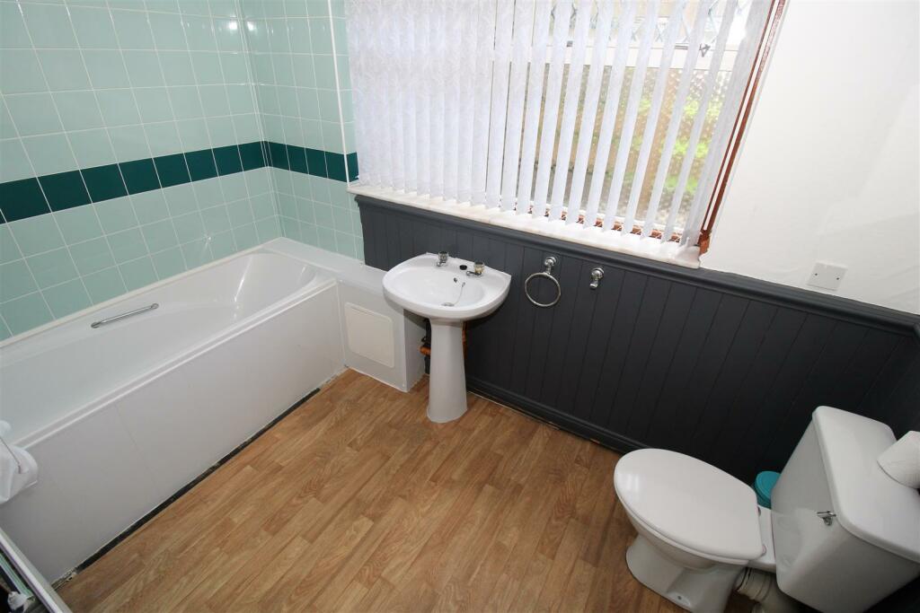 4 BV - bathroom.jpg