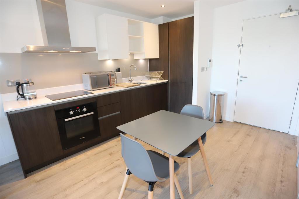 kitchen 2.JPG
