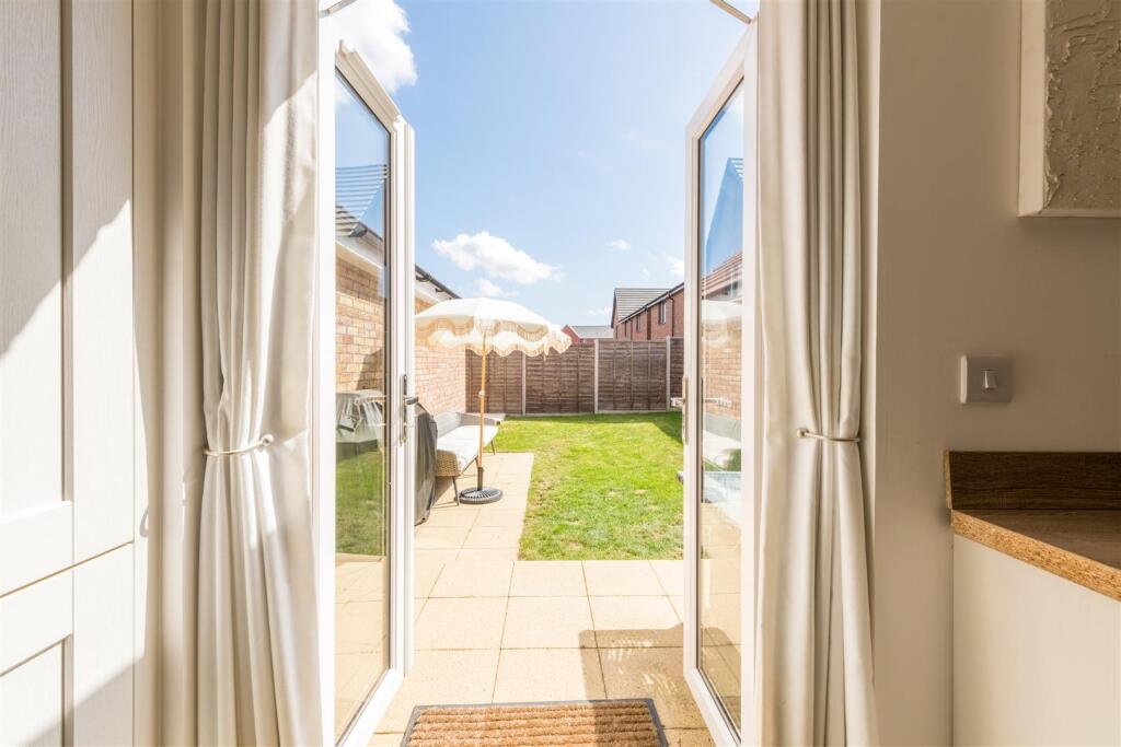 60 Barton Way-23.jpg