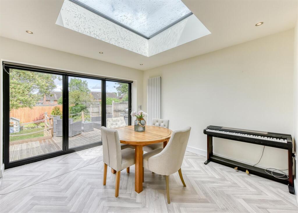 224 Castlecroft Road-dining2.jpg