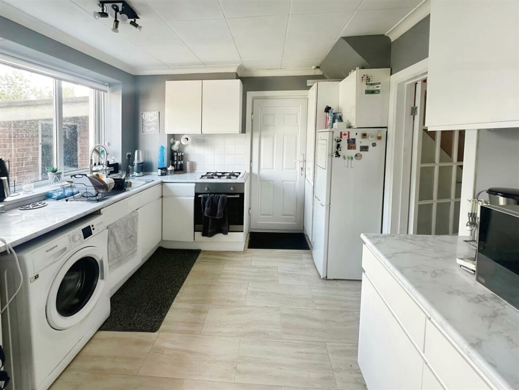ae31457c-kitchen.jpg