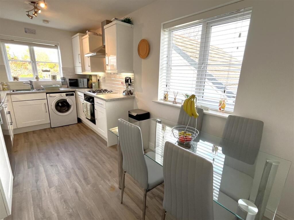 Dining Area.JPG