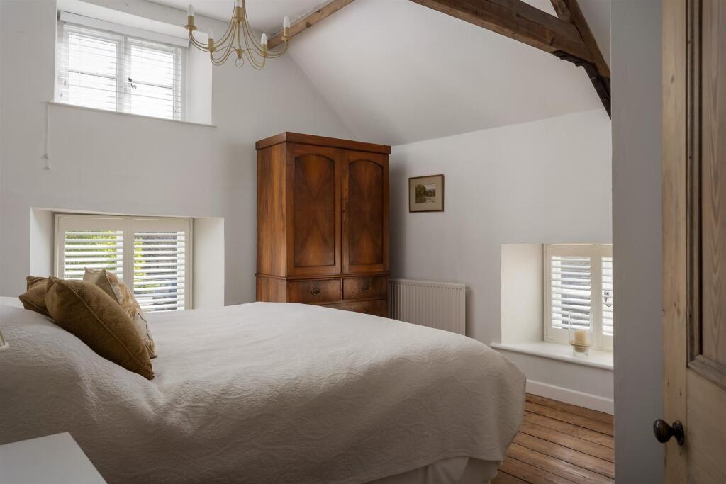 34 - Kates Cottage - GL54 3HE - Web.jpg