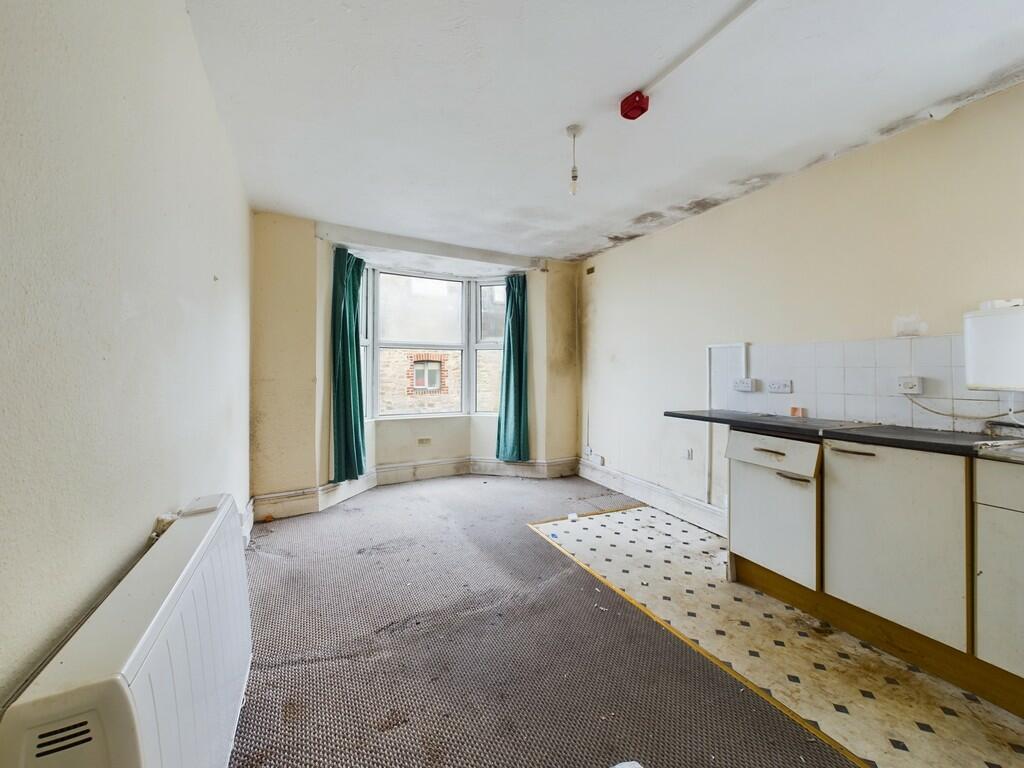 CAM03974G0-PR0052...