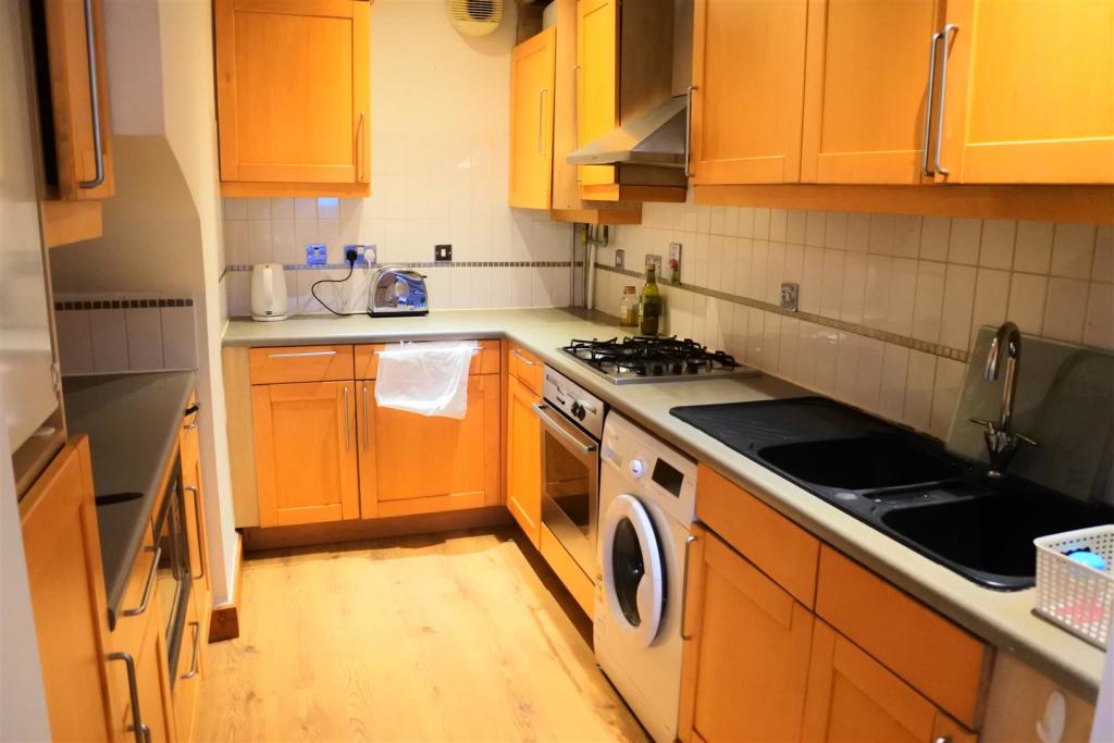Kitchen 1.JPG