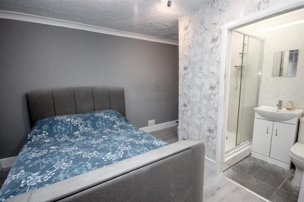 Master BEdroom.jpg