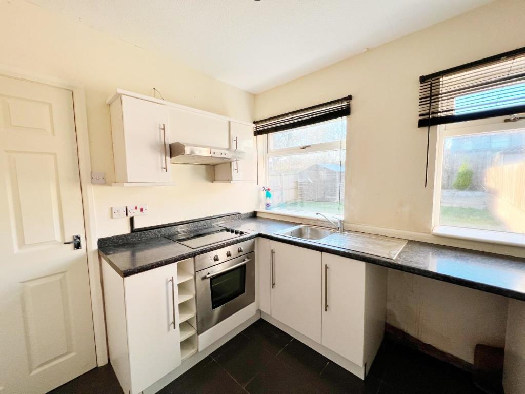 Kitchen pic 2.jpg