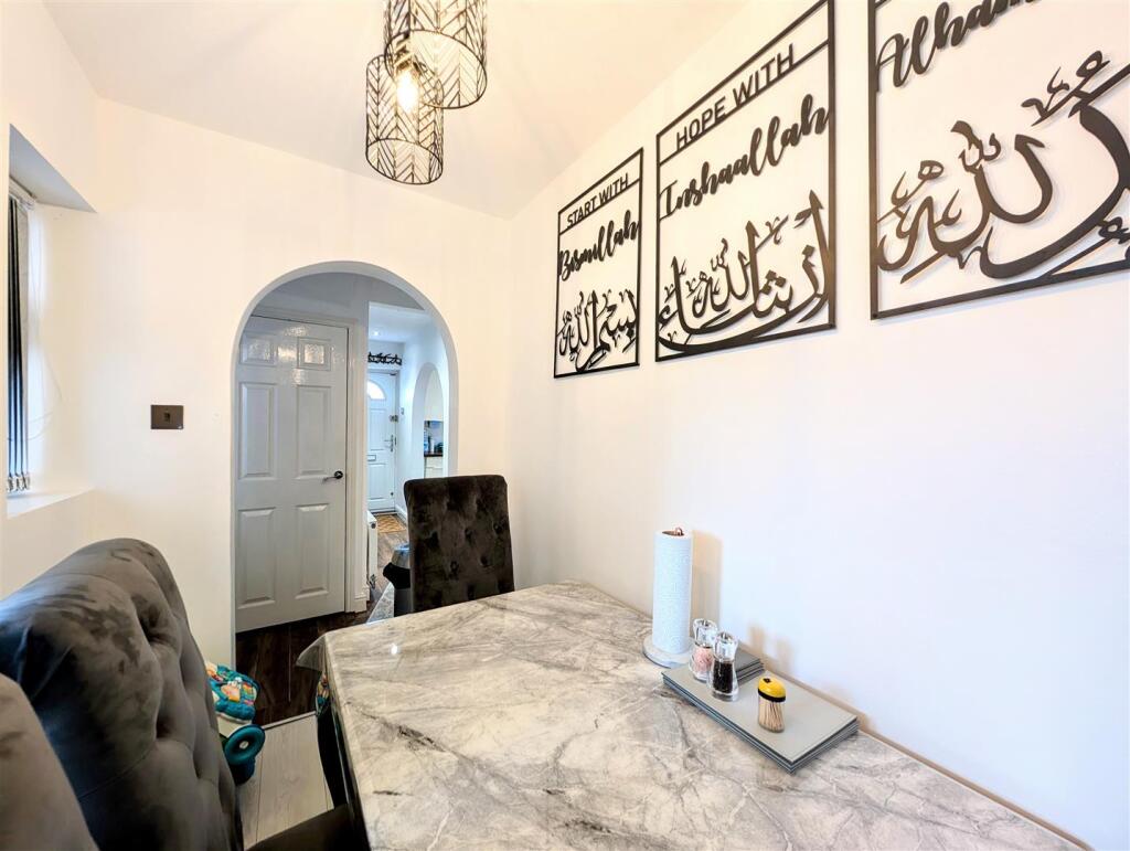 dining room 2.jpg
