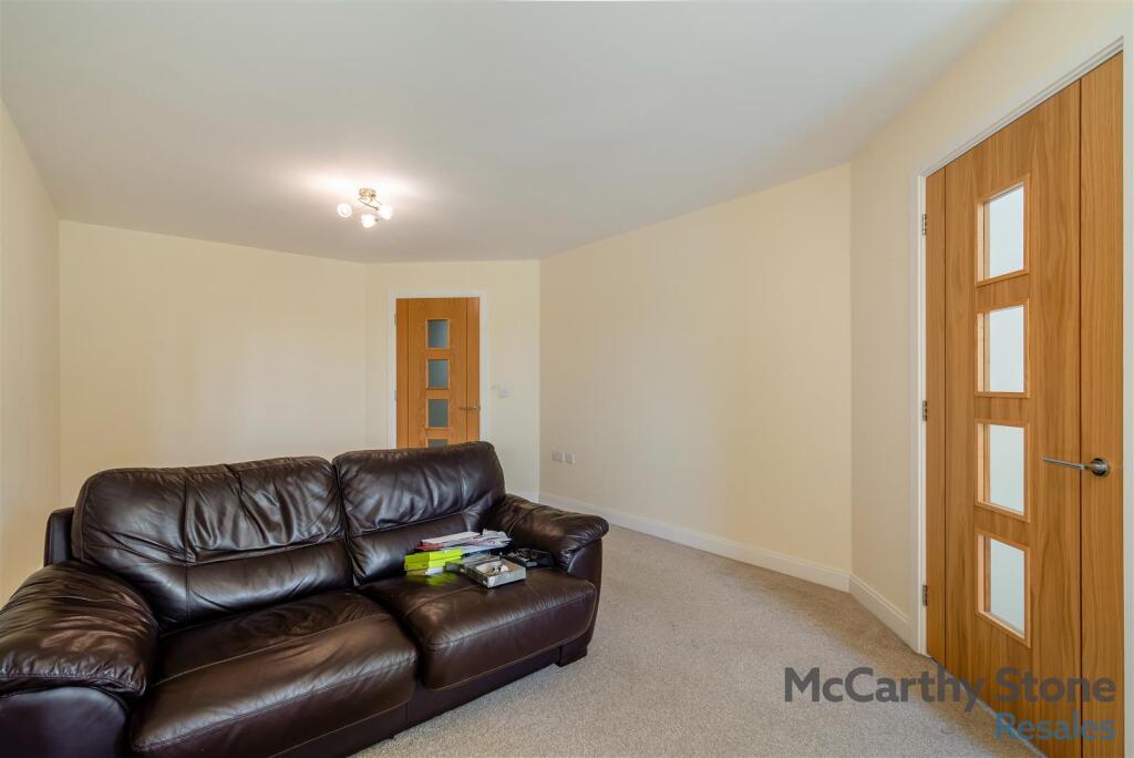 8644454-interior18.jpg