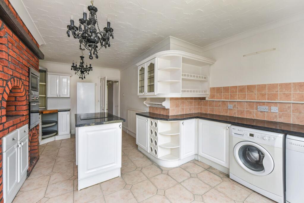 KITCHEN/BREAKFAST ROOM