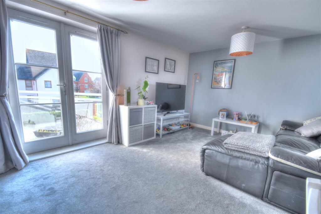 Lounge 1.jpg