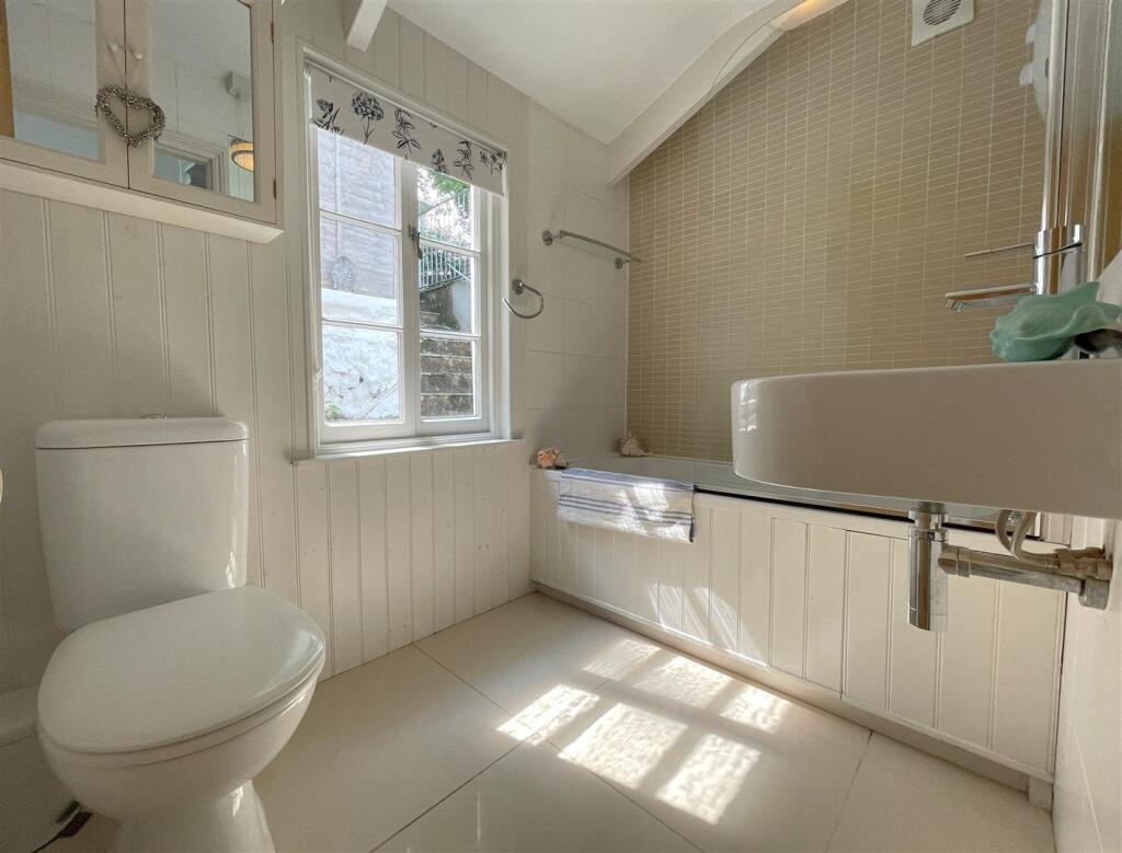 bathroom .jpg