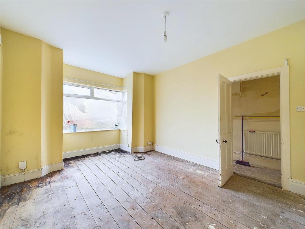 12 - END TERRACED HOUSE ARRANGED AS 2 FLATS.jpg