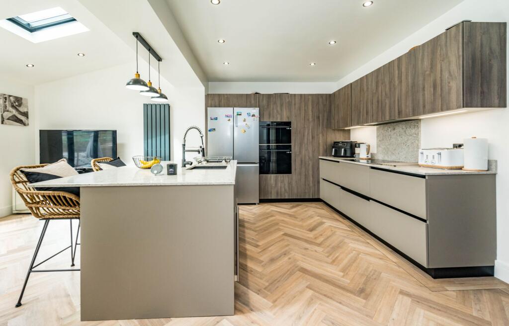 KITCHEN DINER AND LOUNGE