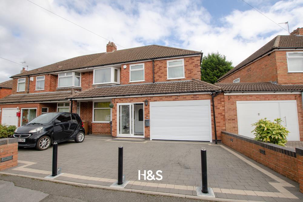 8 Leam Crescent - front.jpg