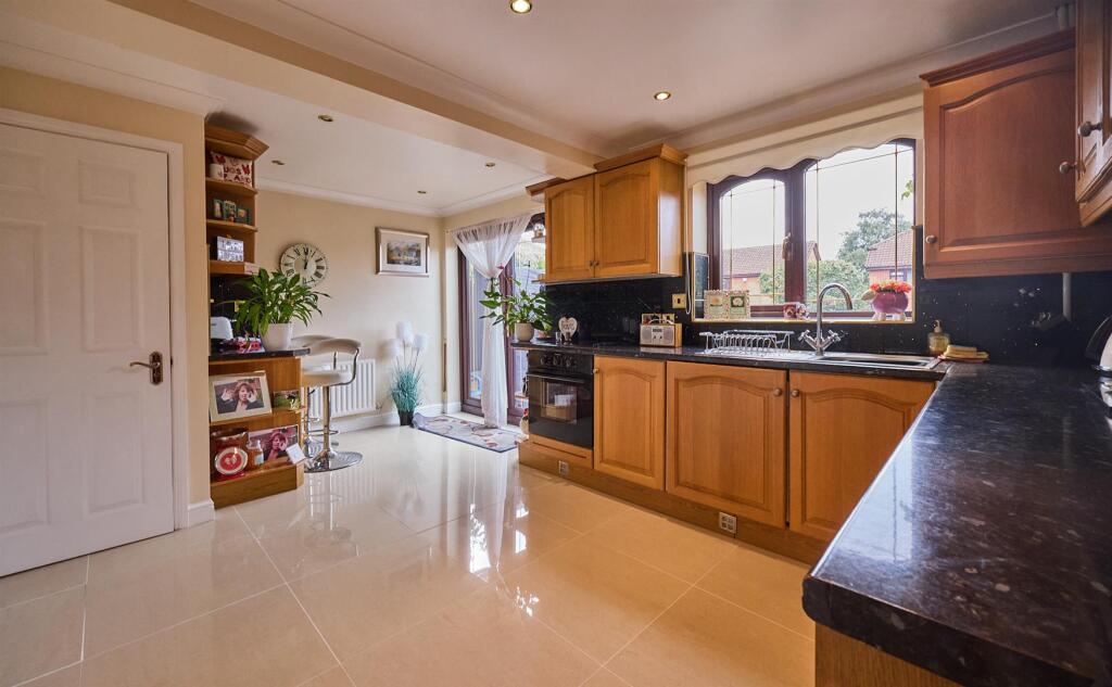 Fitted Dining/Kitchen to Rear