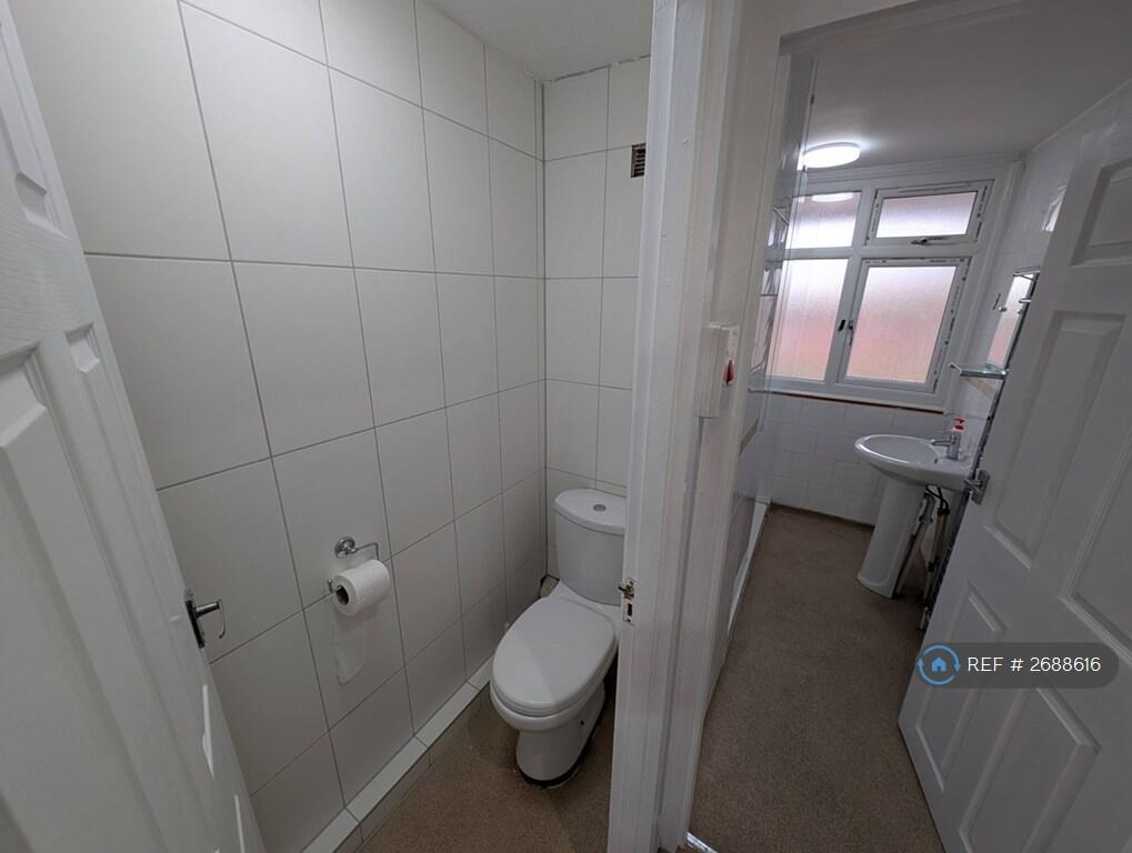 Toilet &amp; Shower Room