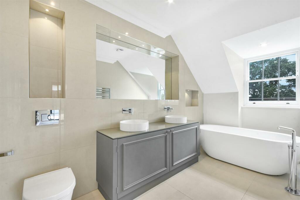 Master Bedroom En Suite