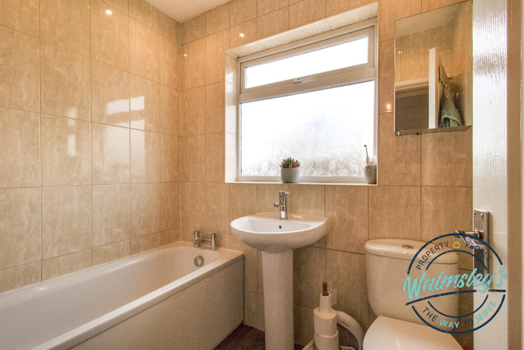 Spacious three piece bathroom