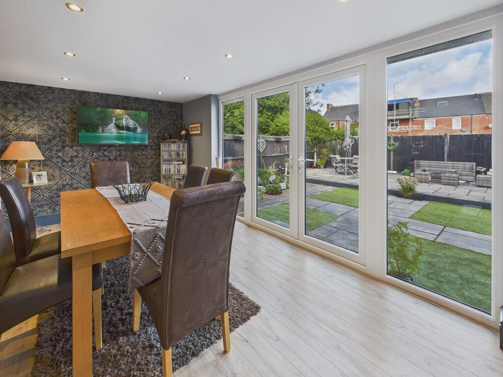 CAM04273G0-PR0192...