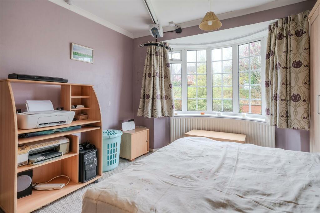 Bedroom 1-2.jpg