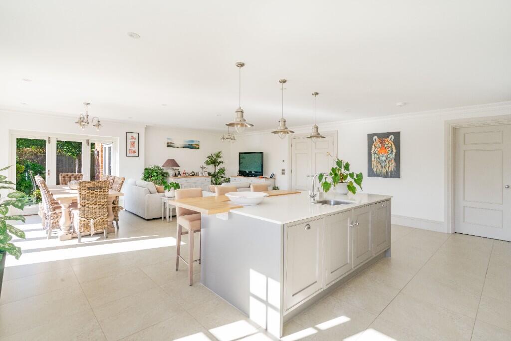 Kitchen/dining