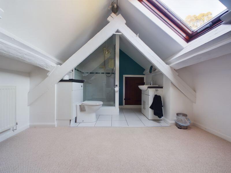 En-suite to Bedroom 5