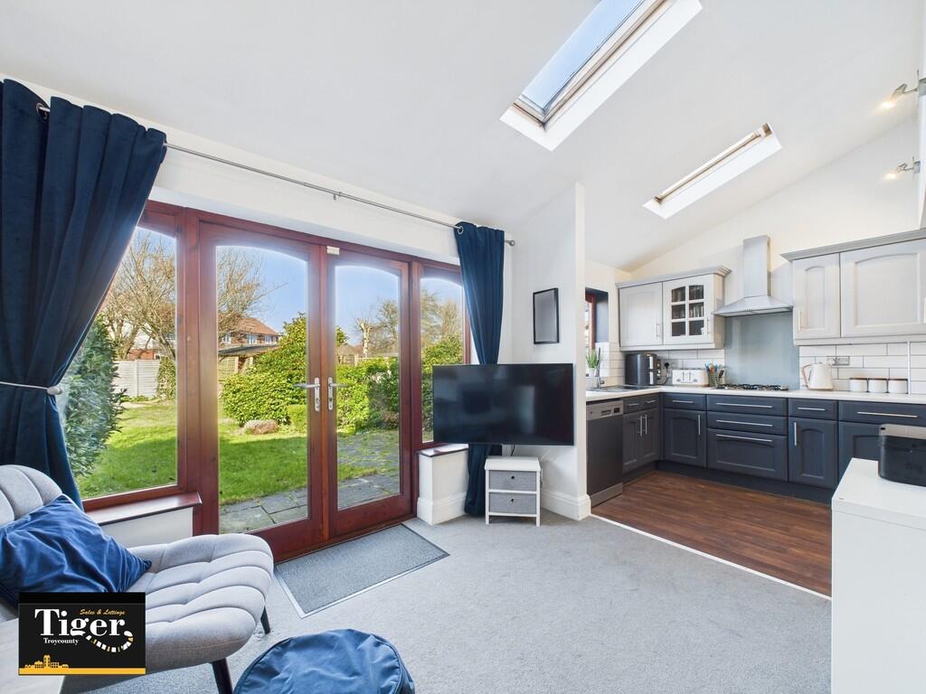 CAM02176G0-PR0505...