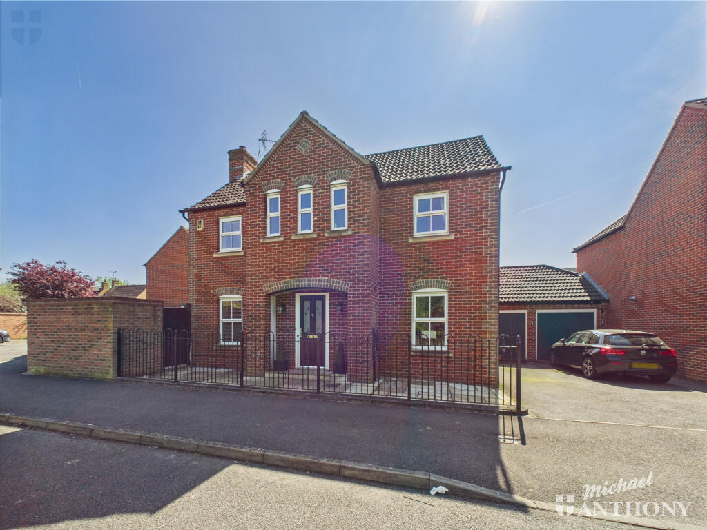 CAM03218G0-PR0626-STILL028